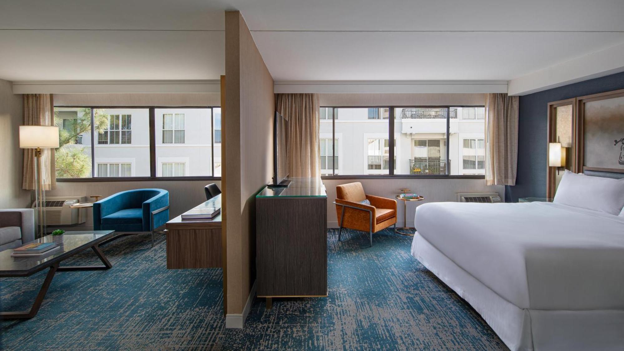 Deluxe King Suite with Sofa Bed,1523243866:JPEG